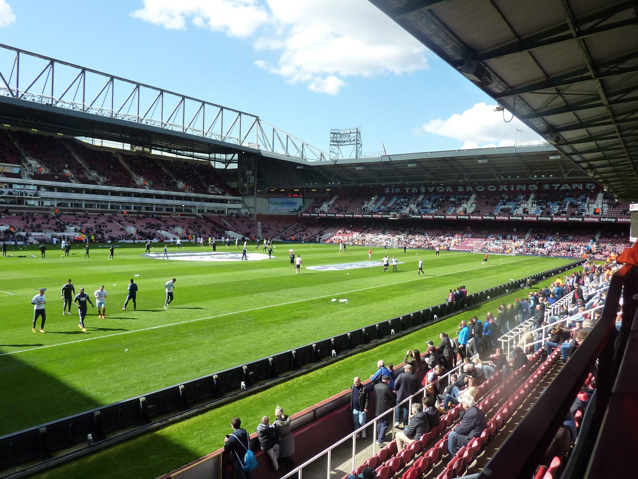 タクヤkop クラウチお疲れ様でした 僕がリバプール見始めた頃にリバプールにいたのでとても愛着がある選手 15年 アップトン パークでのウエストハム対ストークというガチガチのプレミアリーグな試合で 出場しなかったけど練習を生で観れたのが良い