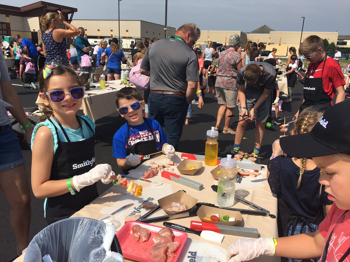h_maye_a's tweet photo. ‘Do something you love and you’ll never work a day in your life’. I’m having too much fun this week to call it ‘work’: #npic2019 Youth Event and #baconstation at Knox Co Fair. #bestweekever #Naptime https://t.co/R2yuVG9DUL