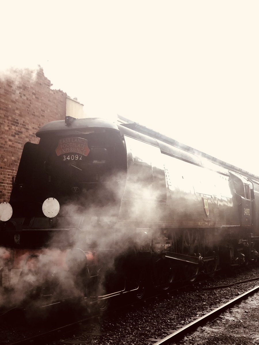elrdriveatrain's tweet photo. Today’s #FootplateExperience is in full swing with City of Wells being star of the show for our guests today! 🚂

We have 1 space remaining for next Friday’s experience (19th July!); click the link below to book! 💻

https://t.co/43832zdwBS https://t.co/35ukWN8DD3