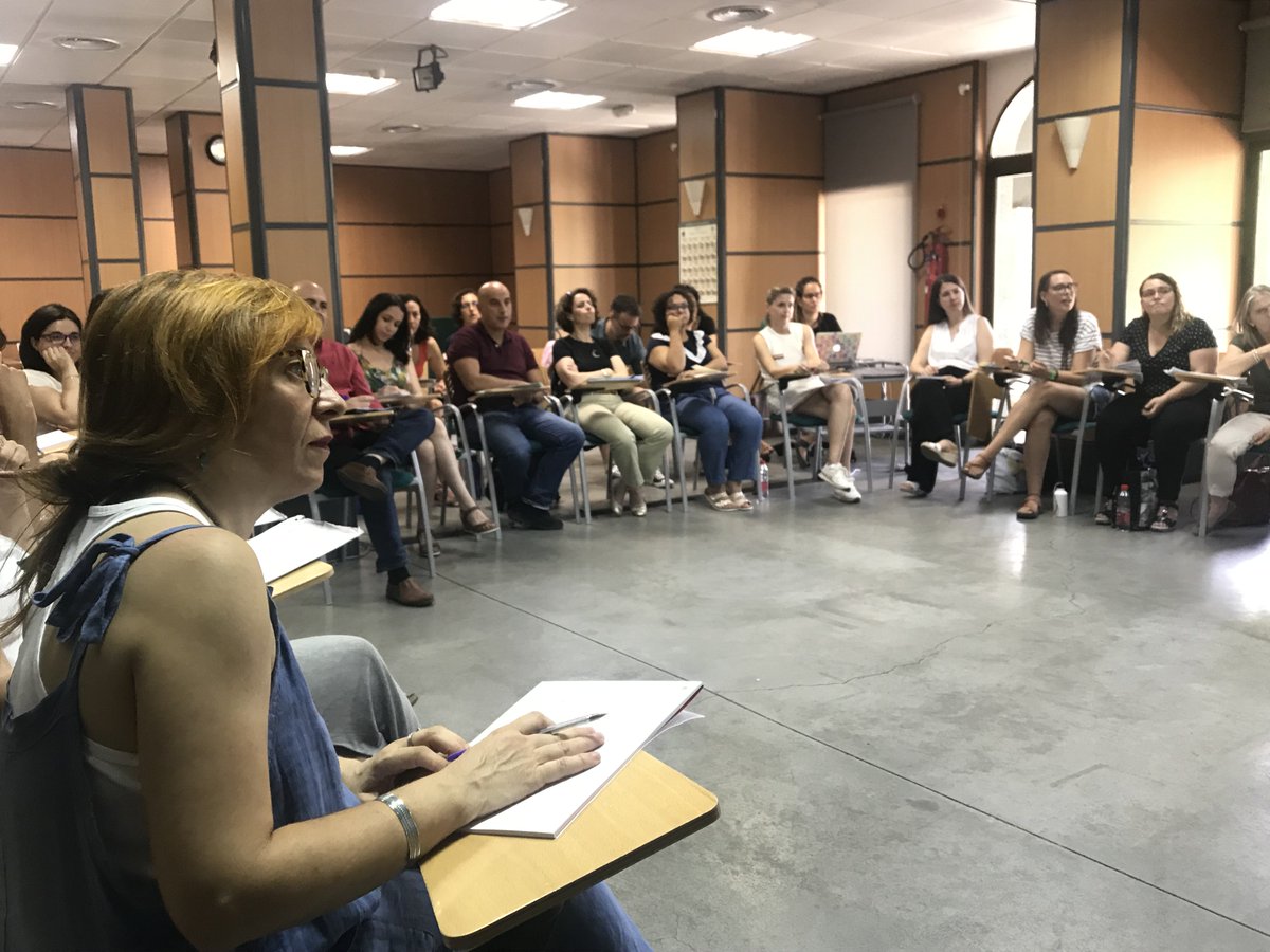 CNSEinfo's tweet photo. Hoy tiene lugar en la @CNSEinfo la reunión de coordinación de la Red Estatal de Enseñanza de las Lenguas de Signos Españolas. En 2018, la Red impartió 429 cursos de lengua de signos española y lengua de signos catalana, con un total de 6.418 alumnas y alumnos matriculados. https://t.co/8lBCjt2ADP