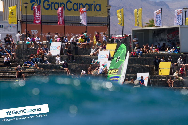 turismogc's tweet photo. Si quieres alucinar con un espectáculo en el mar, acércate a Pozo Izquierdo. Hasta el 21 de julio puedes disfrutar de la acción y el buen ambiente del @GCWindWavesFest. #GranCanaria #GranDestino https://t.co/31eQVsytDi https://t.co/4CbweYxiYV