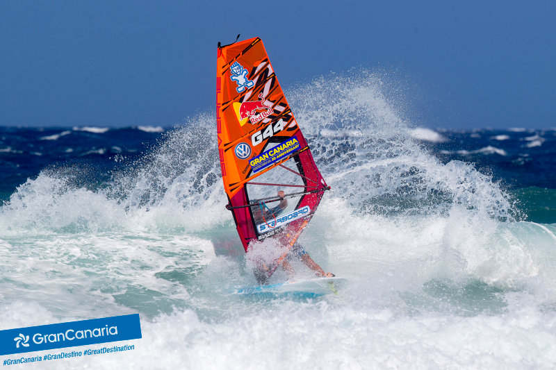 turismogc's tweet photo. Si quieres alucinar con un espectáculo en el mar, acércate a Pozo Izquierdo. Hasta el 21 de julio puedes disfrutar de la acción y el buen ambiente del @GCWindWavesFest. #GranCanaria #GranDestino https://t.co/31eQVsytDi https://t.co/4CbweYxiYV