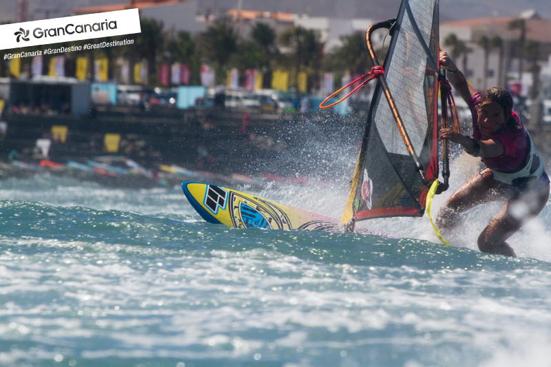 turismogc's tweet photo. Si quieres alucinar con un espectáculo en el mar, acércate a Pozo Izquierdo. Hasta el 21 de julio puedes disfrutar de la acción y el buen ambiente del @GCWindWavesFest. #GranCanaria #GranDestino https://t.co/31eQVsytDi https://t.co/4CbweYxiYV