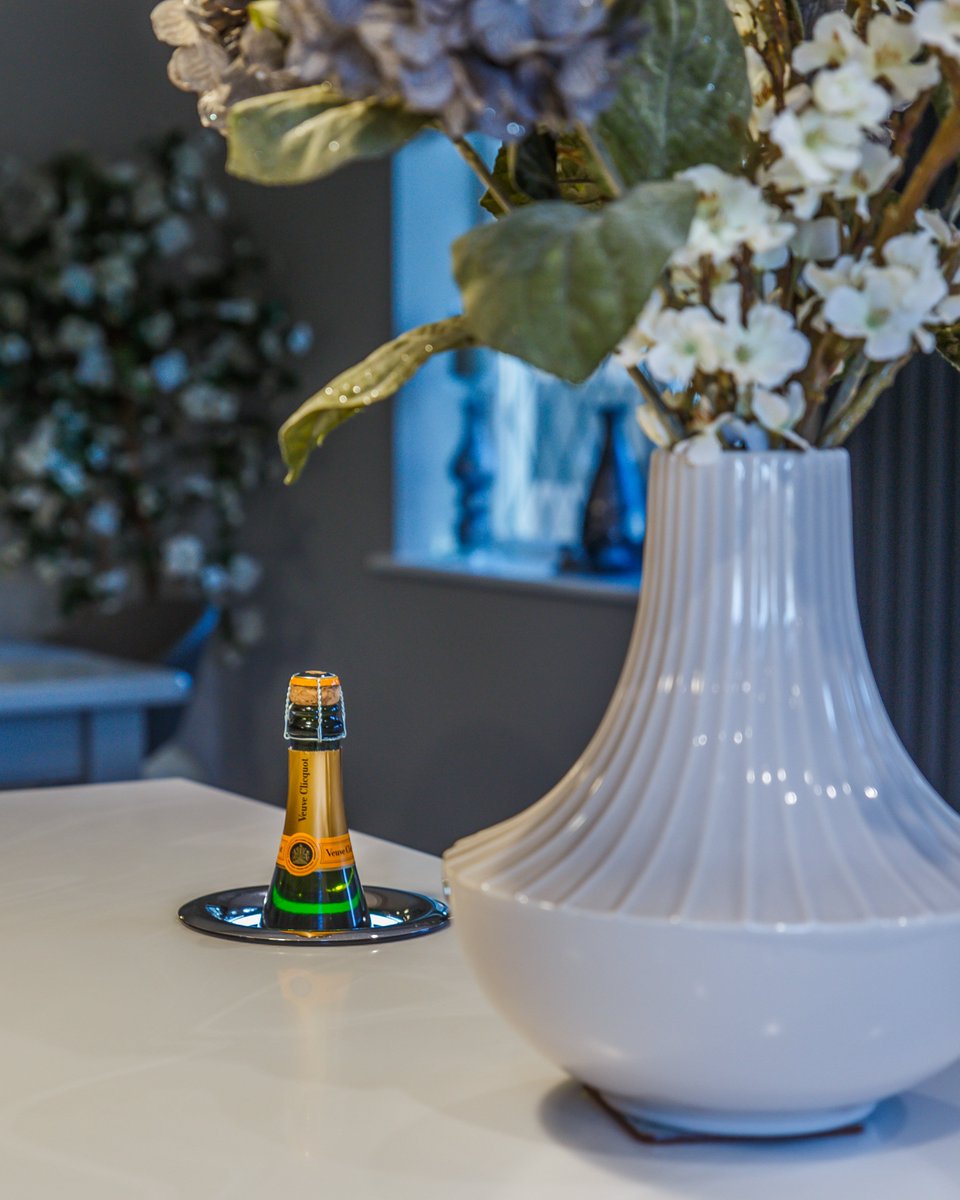 ColliersUK's tweet photo. Summer is firmly upon us &amp; another hot weekend is looming, @Kaelo_UK iceless wine cooler is the perfect way to maintain the temperature of your bottle &amp; eliminating pesky drips from the ice bucket. Visit us to find out more on this idyllic product! #Worthing #KitchensSussex https://t.co/5CnCh7dA84