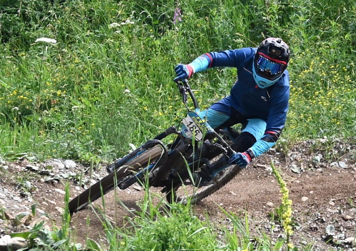 Chain__Reaction's tweet photo. We're LIVE at the @Megavalancheucc on our Facebook channel: https://t.co/SwCrBP9nLo
#MEGAVALANCHE #mtb #mtbrace #mtblife #frenchalps #race #vtt #alpedhuez #MASSSTART #MASSSTARTSERIES #MEGAKID #ebike #ebikerace https://t.co/GebTCozZUQ