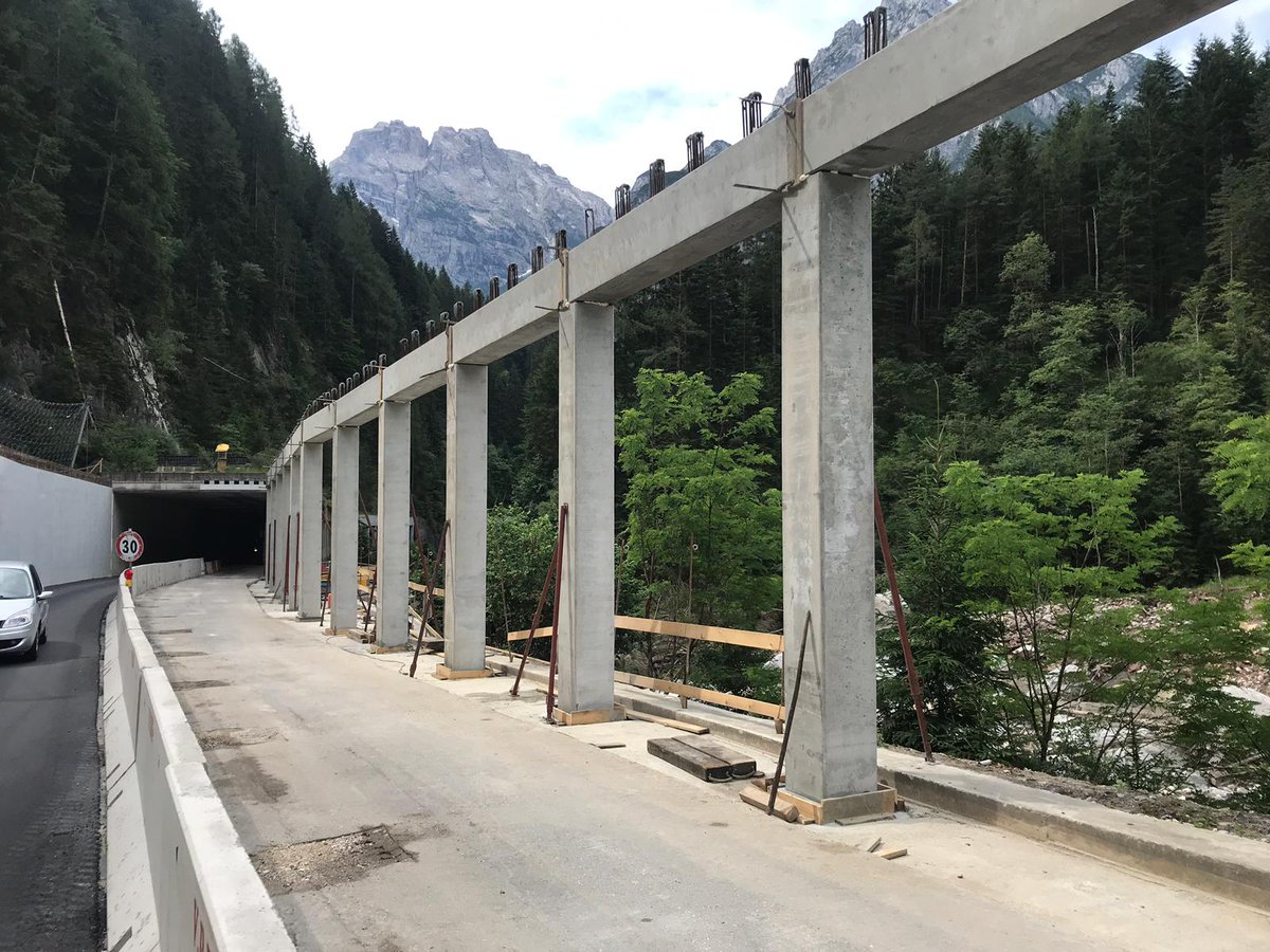 StradeAnas's tweet photo. #Veneto #SS52 - Condividiamo alcune foto dei lavori in corso per il prolungamento della #galleria paramassi tra Vigo di Cadore e Santo Stefano di Cadore (BL). https://t.co/Zlex8c9K6l
