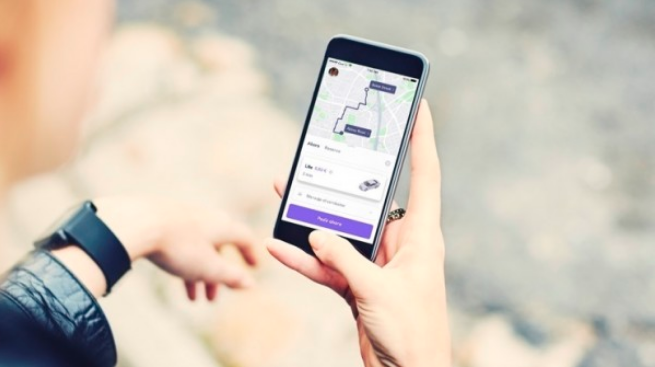 Cabify ha comenzado a operar con #taxis desde este jueves en Madrid y Valencia >> bit.ly/2GaBiJ5 (<a href="/20m/">20minutos.es</a>). ¿Qué te parece la iniciativa?