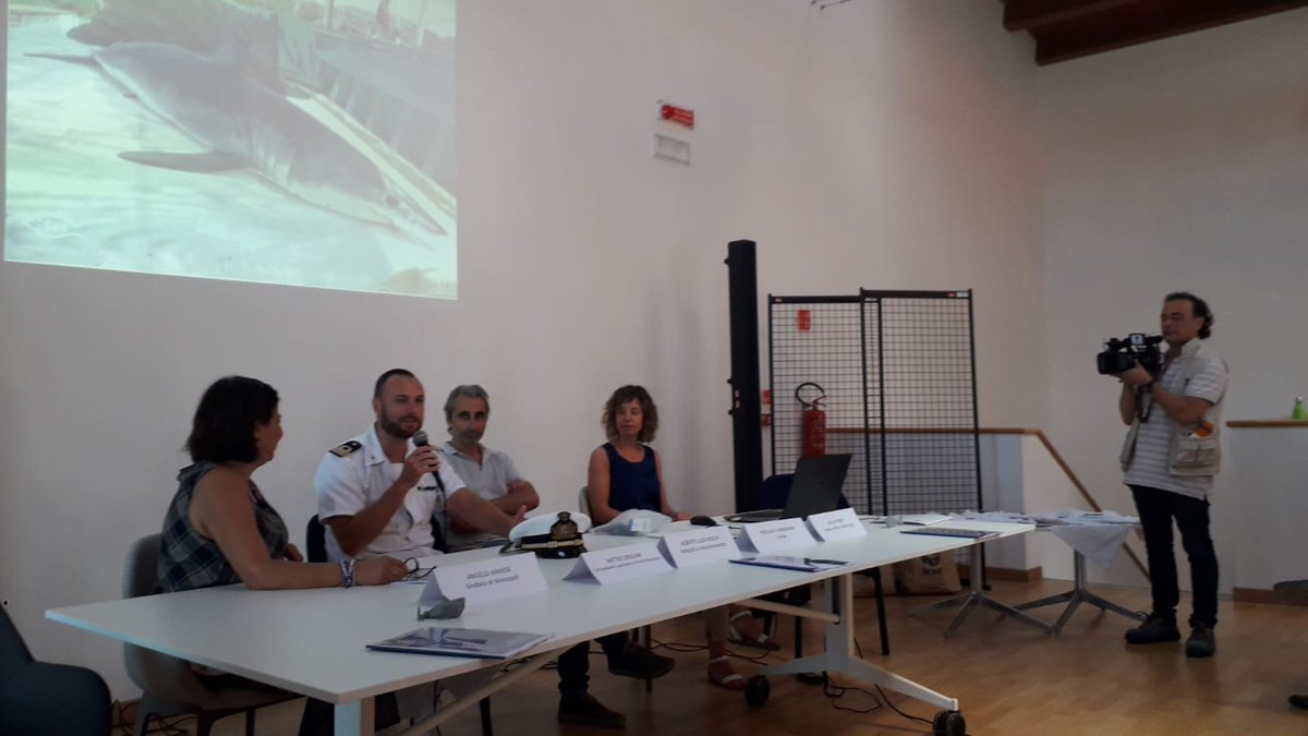 WWFitalia's tweet photo. A #Monopoli parte fase operativa progetto #SafeSharks
Coinvolta la comunità di #pescatori per monitorare sopravvivenza degli #squali vittime del #bycatch
Conferenza @WWFitalia con #GuardiaCostiera, Comune, #COISPA
I dati del report WWF https://t.co/XMFqJbAs3U https://t.co/S8kyAdfKhp