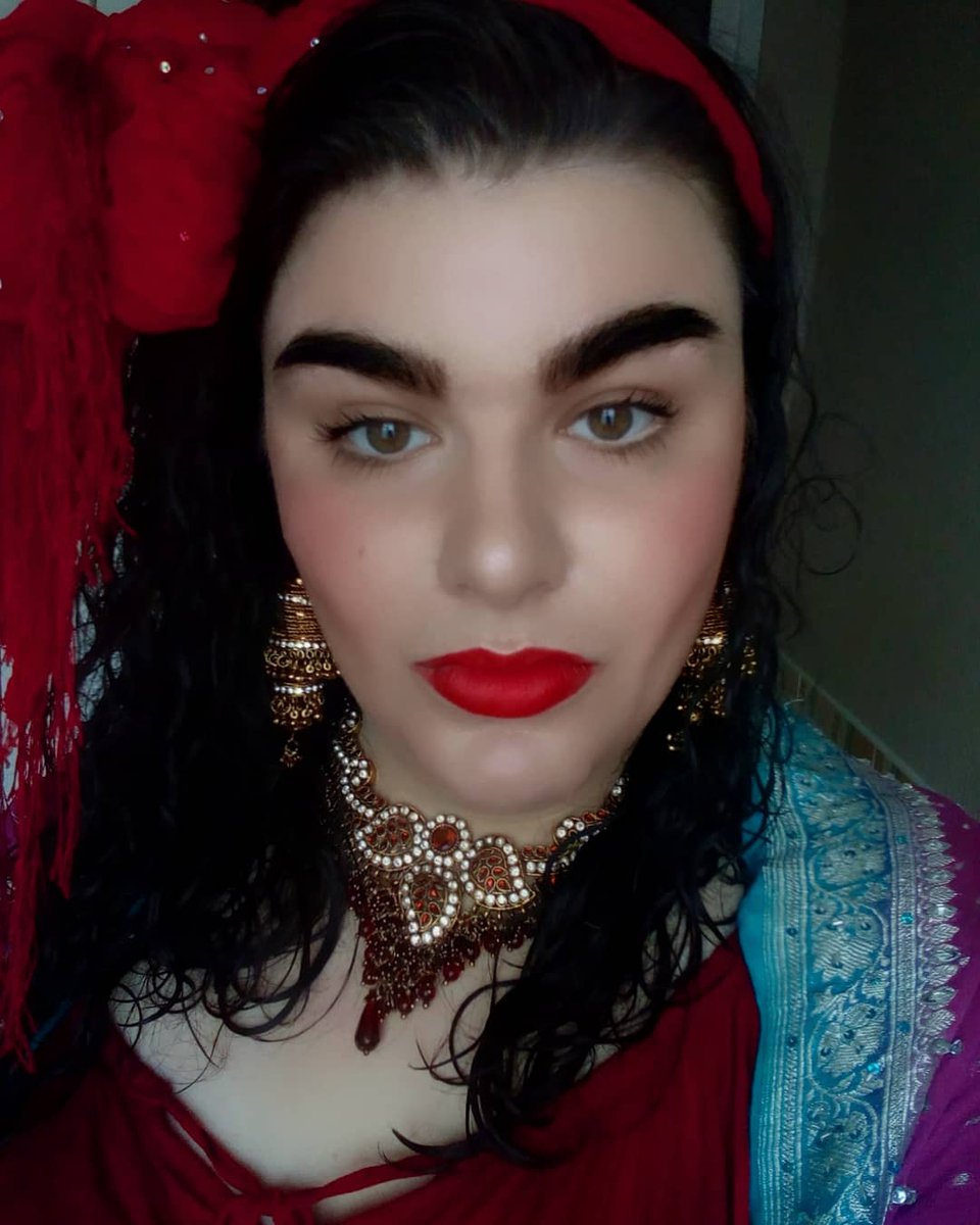 LeftBlocIreland's tweet photo. Lois Brooks-Jones reflects on her personal experience of coming out as LGBT+ in her Gypsy Roma Traveller community for #IrishBroadLeft: "When we begin to accept hatred towards others based on identity, we comply with our oppressors" @TravellerLGBT #Pride #GRT https://t.co/oBnPXLTtWR