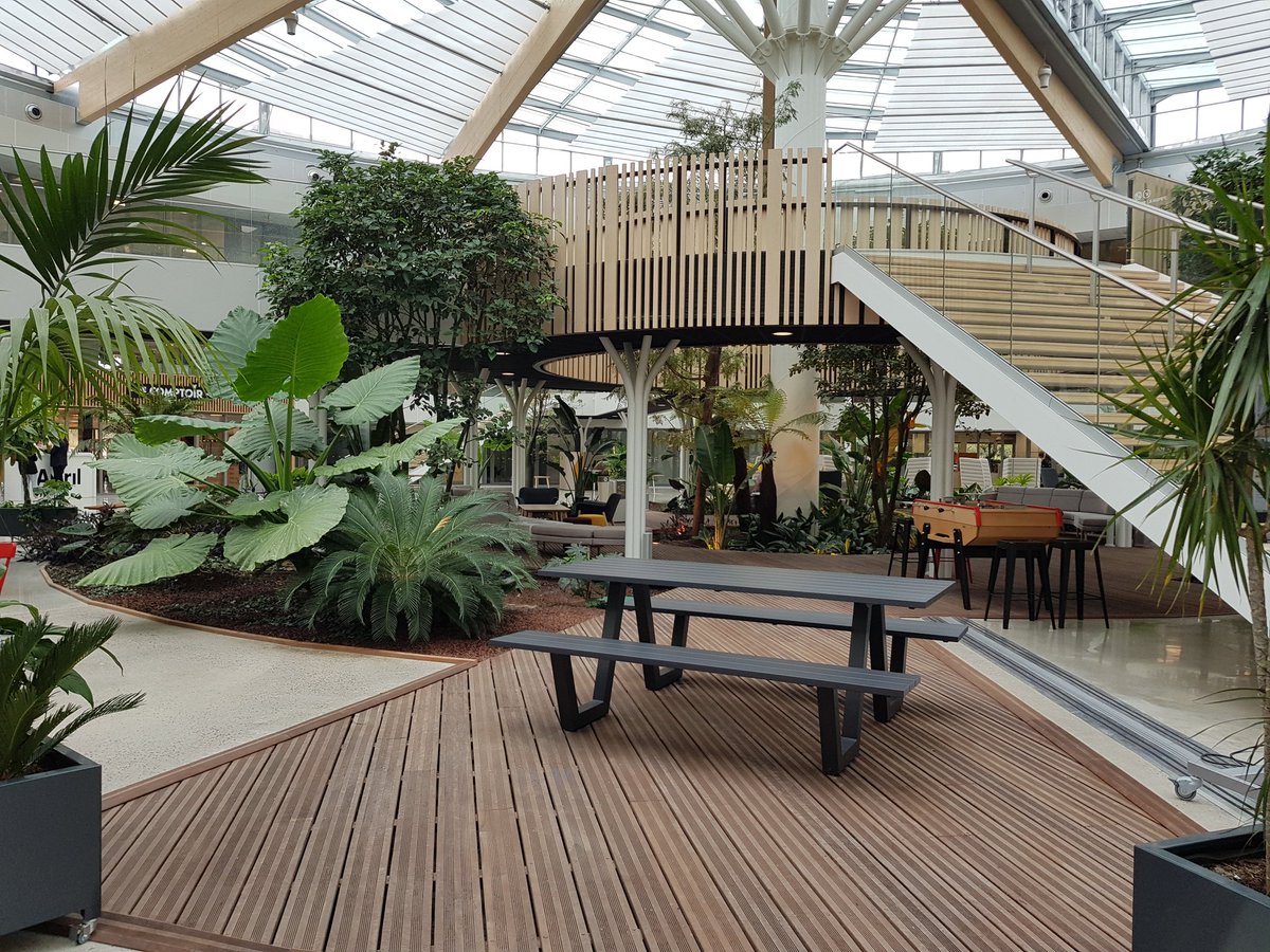 AnnickBernhard's tweet photo. L equipe projet immobilier #Lannion 2023 en visite au campus @Avril a Rennes. Tous émerveillés par le concept du bâtiment. Un grand merci. https://t.co/8wIse9hwxv