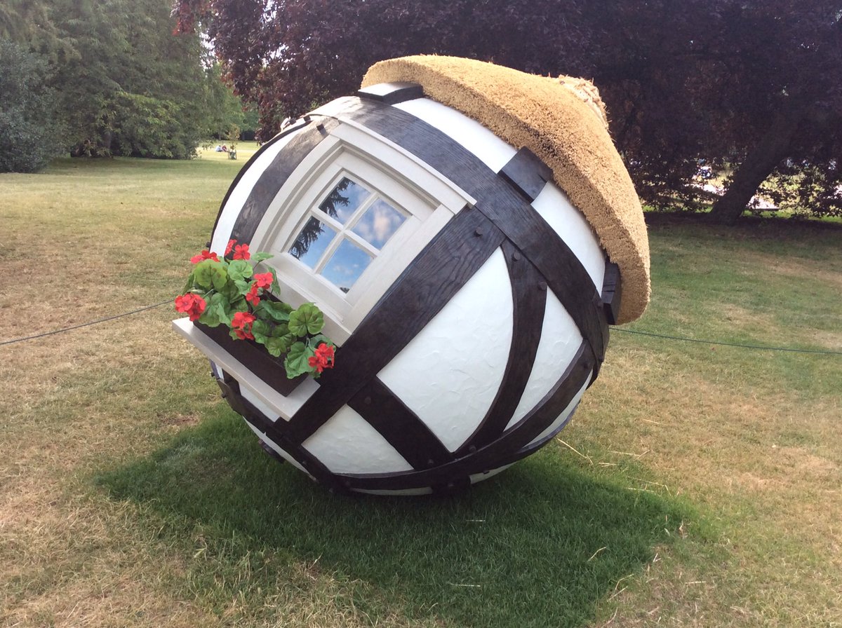 jenifermoorebfc's tweet photo. Here’s some of the best #frieze sculptures in #RegentsPark #TraceyEmin s #WhenISleep and #LarsFisk s #TudorBall and #Composition by #BarryFlanagan and #AutonomousMorris by #ZakOve https://t.co/ITcRqtxU2C
