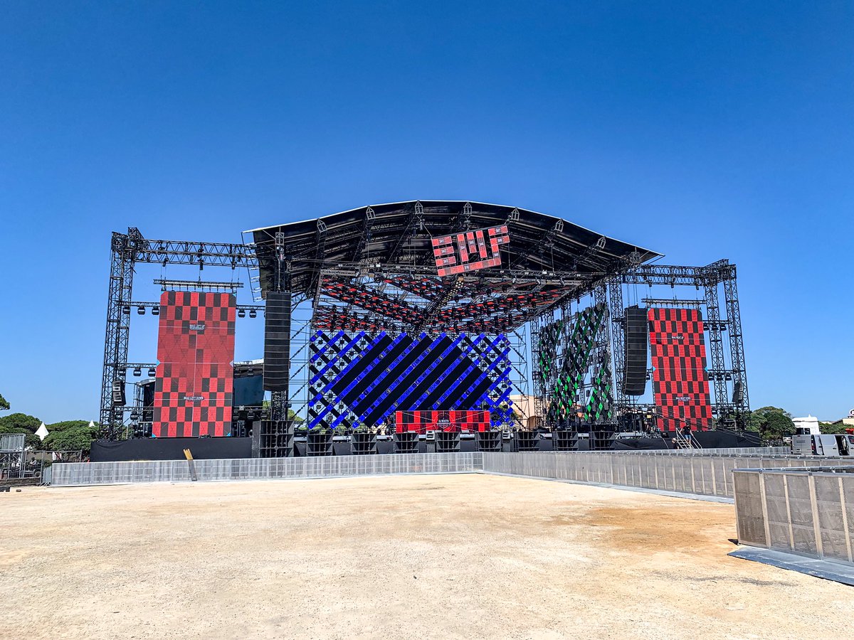 funradio_fr's tweet photo. π H-2 avant @electrobeach π #FunRadioEmf https://t.co/mKTUlWvUEh