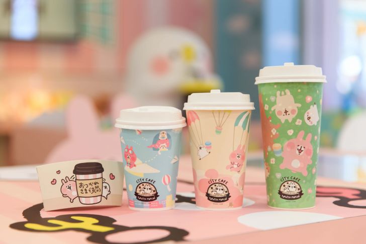 523Qiu's tweet photo. 7-11 ธีม Kanahei สาขานี้คือเธอน่ารักเกินเบอร์มาก🐰💜💛💚💙🐥แก้วกาแฟของ city café (เหมือน All café บ้านเรา) กับปลอกแก้วก็เป็นลายน้องด้วยนะ

ใครชอบน้อง มาไทเปแวะไปถ่ายรูปได้นะ สาขานี้อยู่ตรง📍 MRT Nanjing fuxing Exit 3 

©️Vogue tw
#เซเว่น
#ไต้หวัน https://t.co/z4ykFdcwIZ