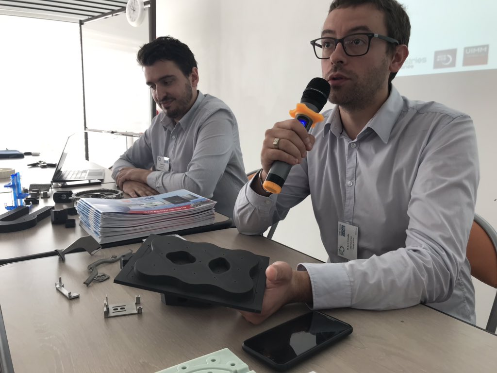 Poly-Shape et ERM témoignent de leur utilisation de la fabrication additive pour la réalisation d’outillage. Le coût de fabrication est de l’ordre de 5 fois moindre qu’en usinage en utilisant des polymères haute performance.