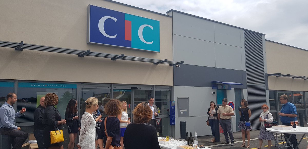 DanielBRAULT69's tweet photo. #CICOuest #proximité des territoires
Belle initiative de Chistophe Leroux, Directeur d'agence #CIC Portes de Chambord, qui a invité les commerçants et voisins de la zone commerciale de #Tavers à découvrir les locaux de la toute nouvelle agence. Merci à tous https://t.co/a9dfgPKxwt