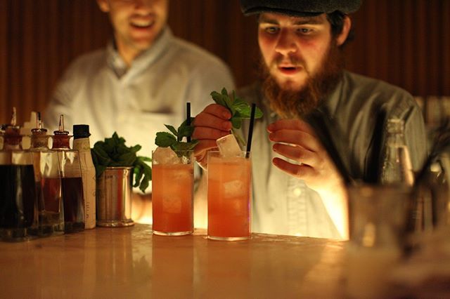 • Join us for a Friday night tipple, bar is open 'til late

#wearehoipolloi #acehotel #aceldn #eastlondon #shoreditch #hoxton #hackney #bethnalgreen #londonrestaurant #londonrestaurants #londonbars #londonbar #london #foodie #brunch #remoteworking  #… ift.tt/2GbpXIZ