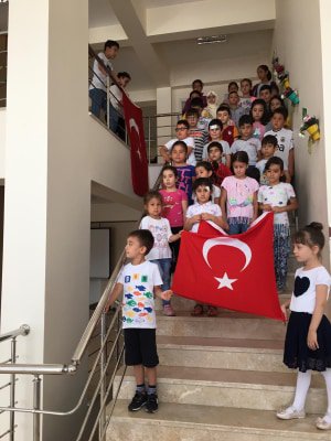 2011AYASLOKAL's tweet photo. ANKARA BÜYÜKŞEHİR BELEDİYESİ AYAŞ HANIMLAR LOKALİ"4-9 YAŞ YAZ KURAN-I KERİM KURSU"VE"10-14 YAŞ YAZ KURAN-I KERİM KURSU" ÖĞRENCİLERİMİZ VE HOCALARIMIZ İLE "15 TEMMUZ DEMOKRASİ VE MİLLİ BİRLİK GÜNÜNÜ" İSTİKLAL MARŞI İLE ANDIK.@emineko97923737 https://t.co/jl7lTbxmYQ