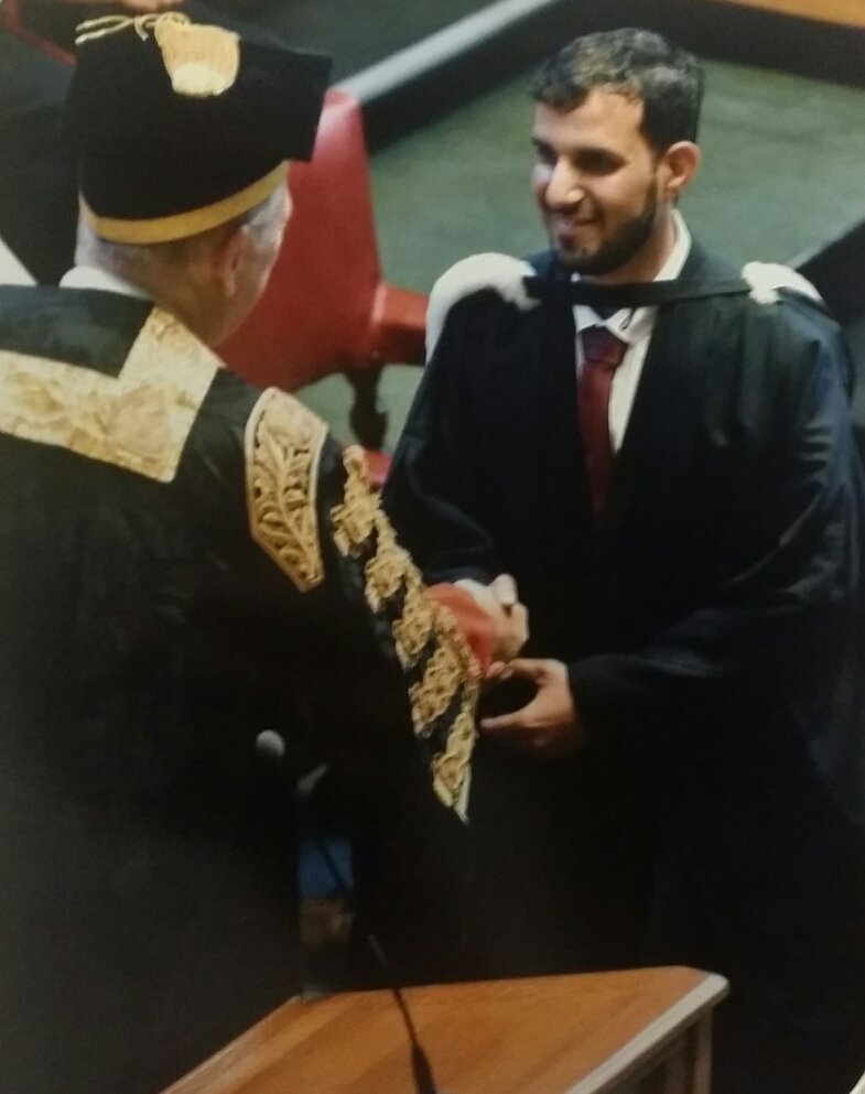 بحمد الله وتوفيقه ٲكملت مرحلة البكالوريوس مع مرتبة الشرف من جامعة نيوكاسل بالمملكة المتحدة في تخصص هندسة التشغيل والتحكم سائلا المولى ٲن يوفقنا لما فيه الخير والصلاح