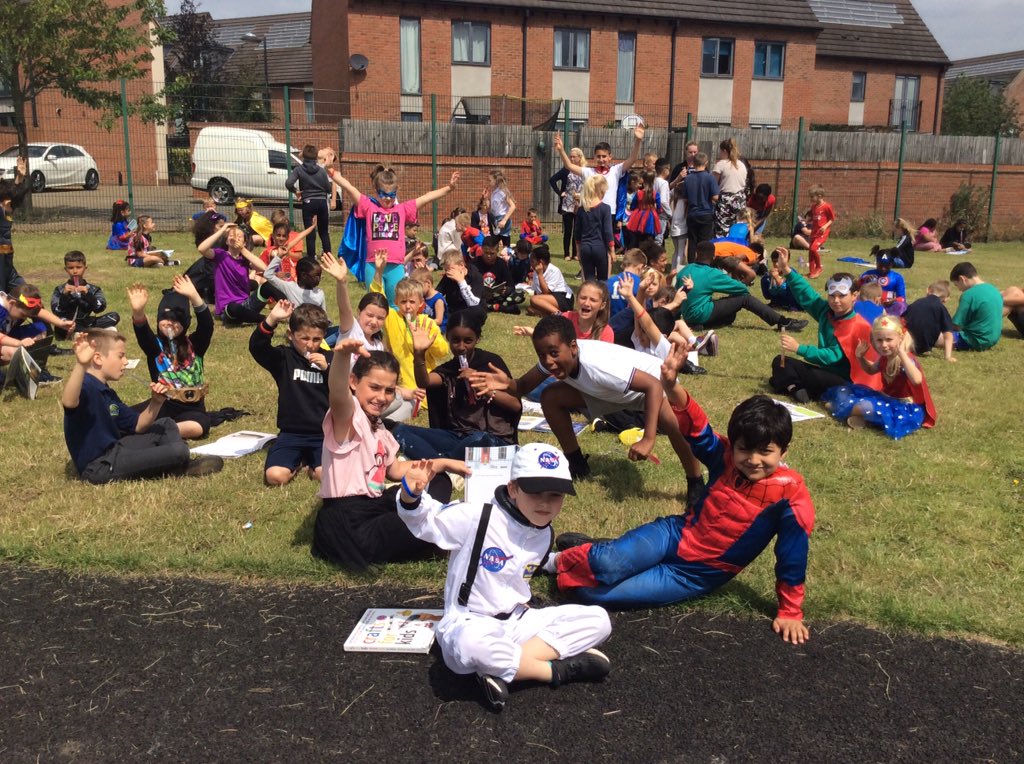 uptonrainbow's tweet photo. Enjoying some quality time with our buddies before they go to secondary school😍😁⭐️ @uptonclass2b18 @UptonClass6a18 @uptonclass6b18 https://t.co/LJ2mJcQX2A