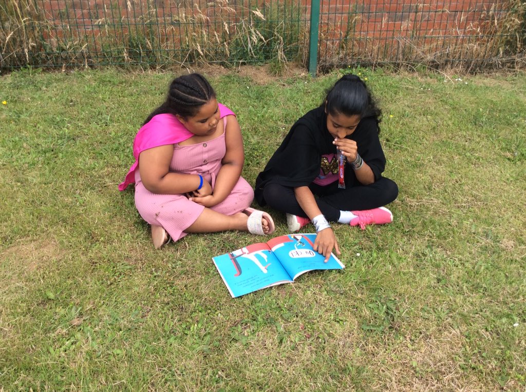 uptonrainbow's tweet photo. Enjoying some quality time with our buddies before they go to secondary school😍😁⭐️ @uptonclass2b18 @UptonClass6a18 @uptonclass6b18 https://t.co/LJ2mJcQX2A