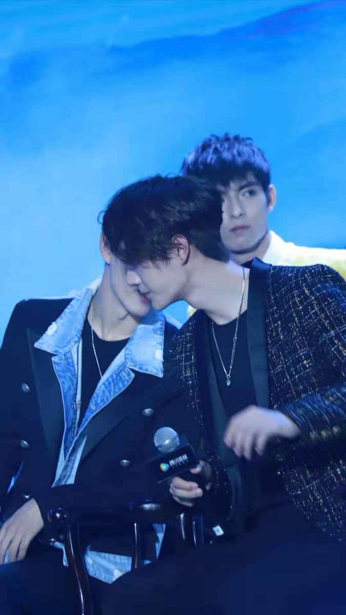 BoJunYiXiao_TH's tweet photo. 190712 มุมกล้องทำให้คิดไม่ดีเลย😳
cr. 小仙女_范范 #ป๋อจ้าน #ปรมาจารย์ลัทธิมารCNFanMeeting https://t.co/phZpSSPWuk
