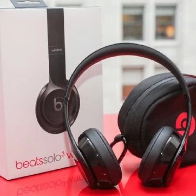 phoneessence's tweet photo. MANAGERS SPECIAL!
NEW Beats solo3 Wireless headphones
£190 
Only 1 Remaining! https://t.co/tSa4gXwoHu