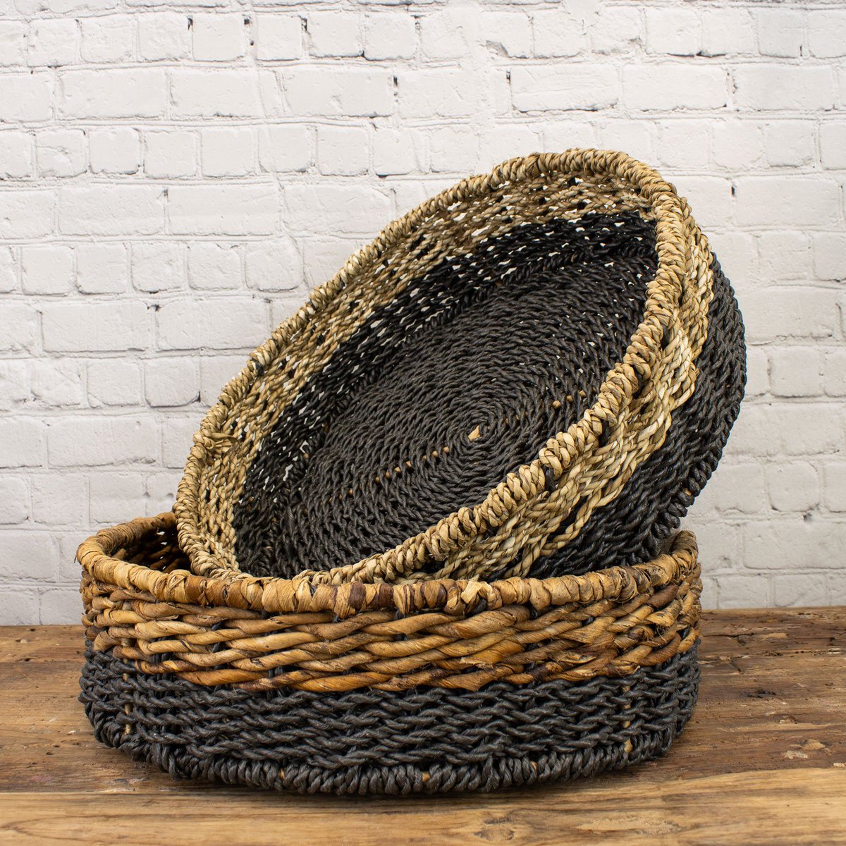 Get organised! For tidying your bits and pieces or displaying treasured items, these robust handwoven trays are so useful and they look great too. 😍
⠀⠀
#duskfurniture #handwoven #naturalliving .