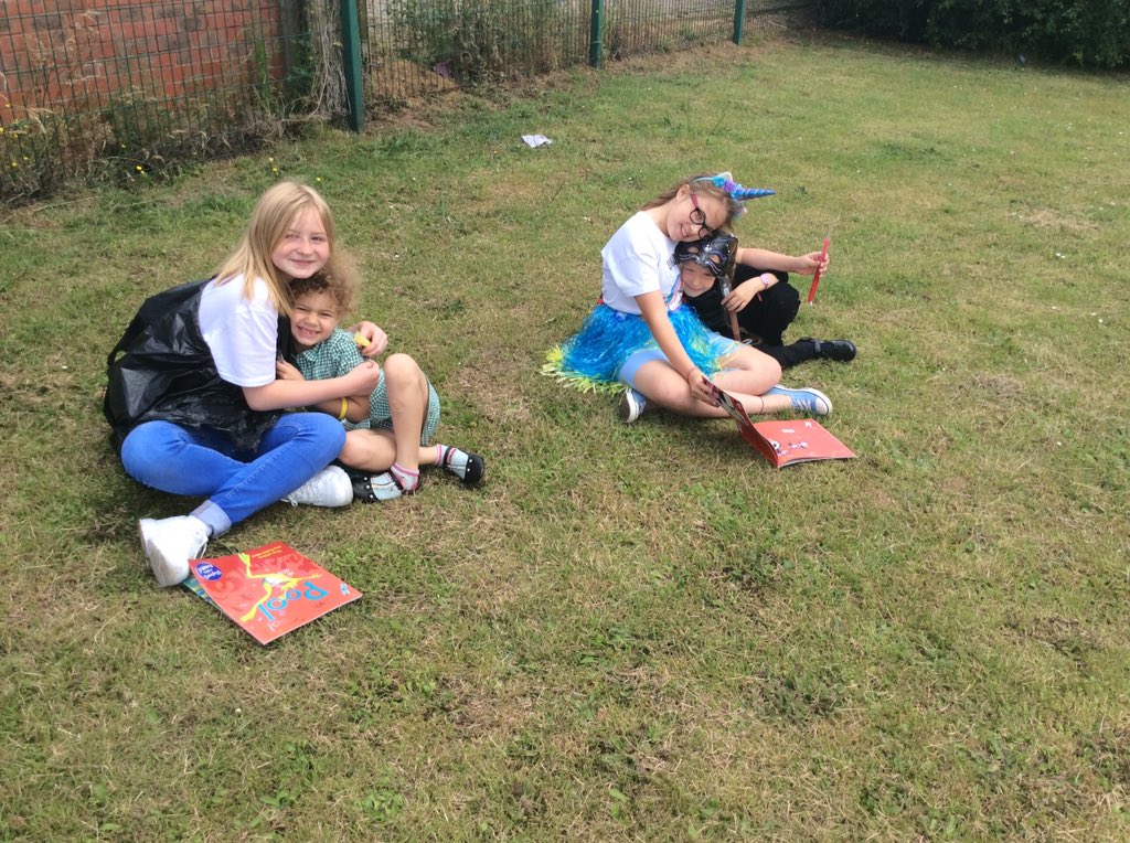 uptonrainbow's tweet photo. A few more photos 😍⭐️😀 Enjoying some quality time with our buddies before they go to secondary school😍😁⭐️ @uptonclass2b18 @UptonClass6a18 @uptonclass6b18 https://t.co/diE9OdWNMx