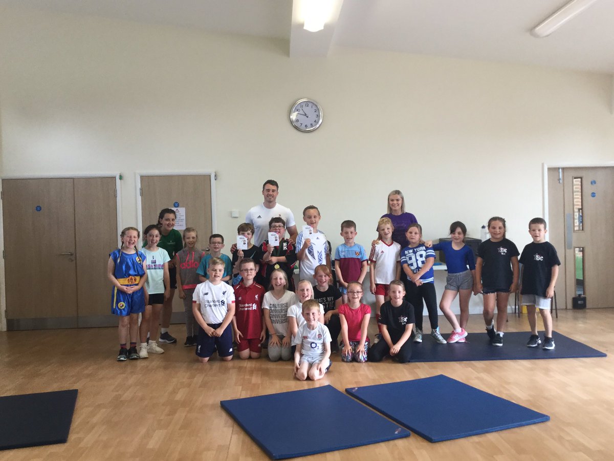 HogsthorpePA's tweet photo. We’ve had a brilliant morning with @Kristian_Thomas practising some gymnastics with support from @ProudDarcie and @agreenDRET. Very inspirational! #DRET #DRETSport #Olympics #Amazingchildren #Gymnastics https://t.co/sNHG8j7jyd