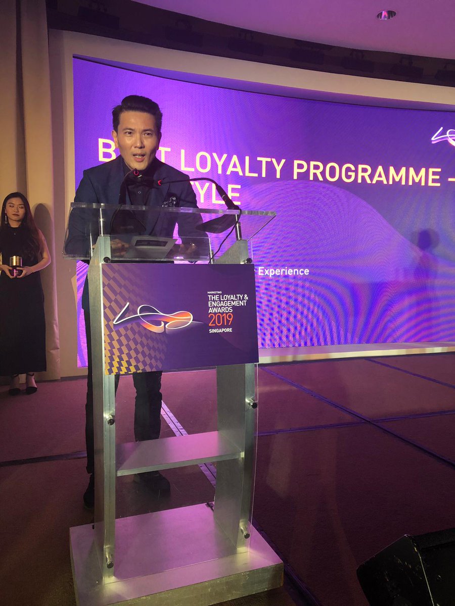 Let’s welcome onstage, Anthony Lee, general manager of customer experience from City Mart Holdings to present the first two awards! #LoyaltyEngagementAwards