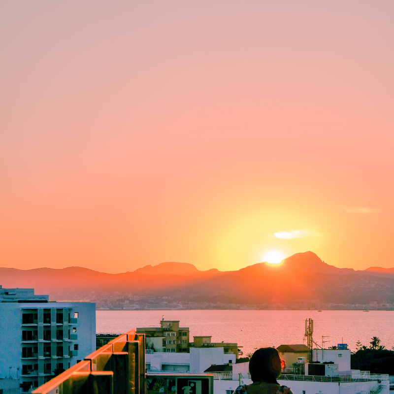 IndicoRock's tweet photo. #SunsetLovers everyday you've  chance to enjoy this show from #LaBeach the Sky Bar at #IndicoRock https://t.co/iw6Vk1kfs6
