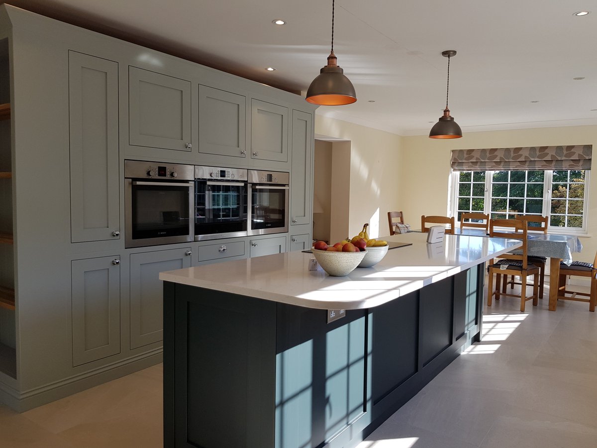 Elements Kitchens (@elementskitche1) on Twitter photo Love the statement bank of cabinets with their elegantly defined cornice finish in our <a href="/1909_Kitchens/">1909 Kitchens</a> Shaker!
PS can you see a bookcase peeping out on the left-hand side? It's a great way to create a soft transition into the living area😍 #rdguk #RealElementsKitchen Love the statement bank of cabinets with their elegantly defined cornice finish in our <a href="/1909_Kitchens/">1909 Kitchens</a> Shaker!
PS can you see a bookcase peeping out on the left-hand side? It's a great way to create a soft transition into the living area😍 #rdguk #RealElementsKitchen