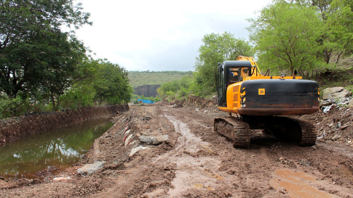 VSAorg's tweet photo. Is this part of Development plan or Destruction plan of Pune city?? 
Baner Pashan-Baner hills and trees on it cut by Smart city. Thank you for gift of landslides &amp; drought. #SAVEPASHANBANERHILL as it's a Groundwater recharge area of Baner, Balewadi, Pune
@CMOMaharashtra @PMOIndia https://t.co/Qoqt40X17g
