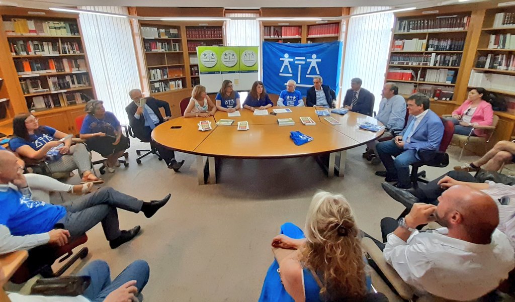 Lectura del manifiesto del #DiaJusticiaGratuita y #TurnoOficio en <a href="/icaavila/">ICA Ávila</a>. <a href="/Abogacia_es/">Abogacía Española</a> <a href="/Abogacia_CyL/">CACYL</a>
