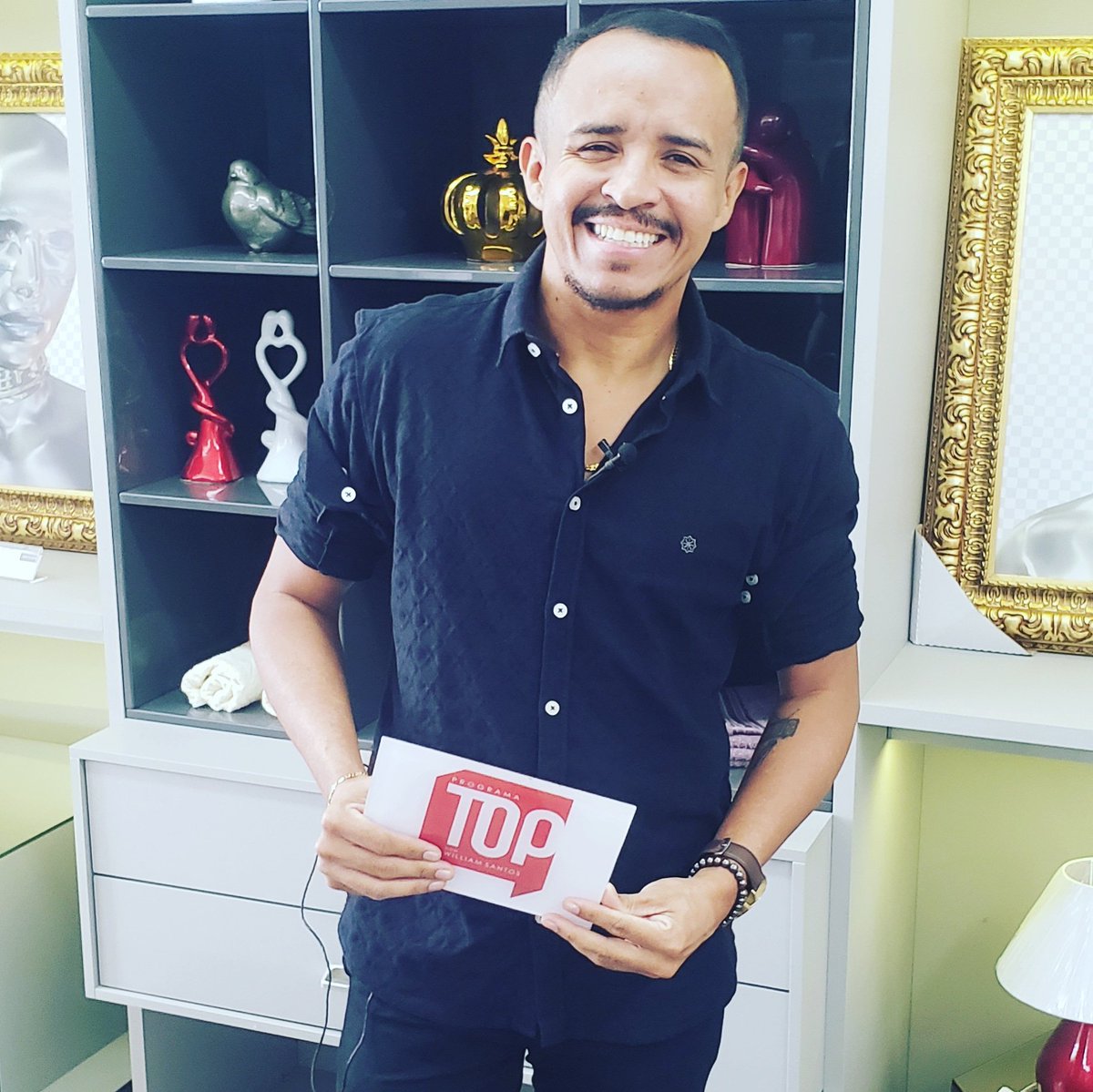 williamsanttos's tweet photo. Bom dia! Já estamos gravando o @programatopslz Então te espero amanhã às 11h30 e Domingo às 08h30 na @tvbandma canal 15.1
Camisa by @stalkersaoluis
#carimbaqueetop #programatop #williamsantos #tv #bandmaranhão #bandtv #tvband #estilo #gravacao #apresentadoresdetv #obrigadodeus https://t.co/lSrYPuRGIi