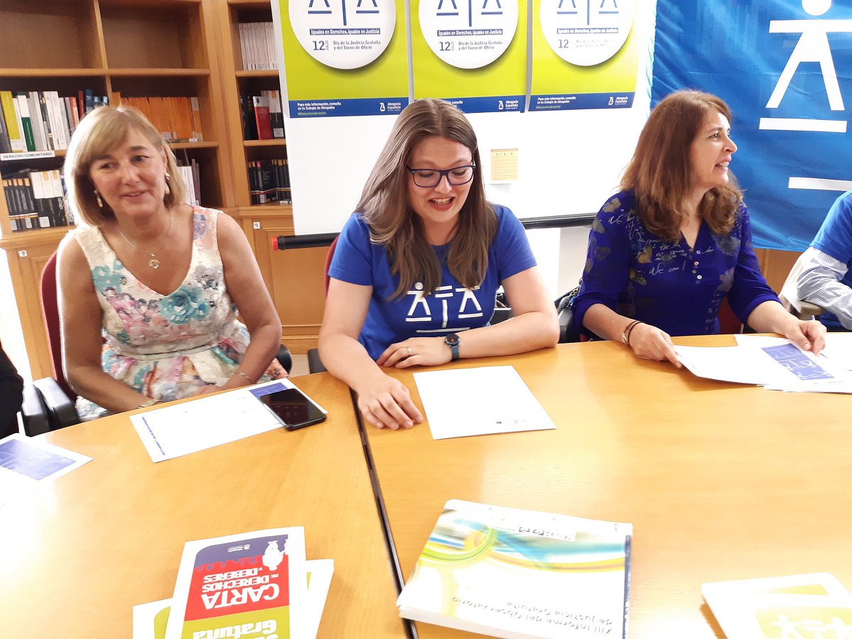 Interviene <a href="/lauricoillanes/">Laura Rico</a>, presidenta de <a href="/gaj_avila/">AJA Ávila</a> dando lectura al manifiesto por el #DiaJusticiaGratuita de @CEAJ_abogacia