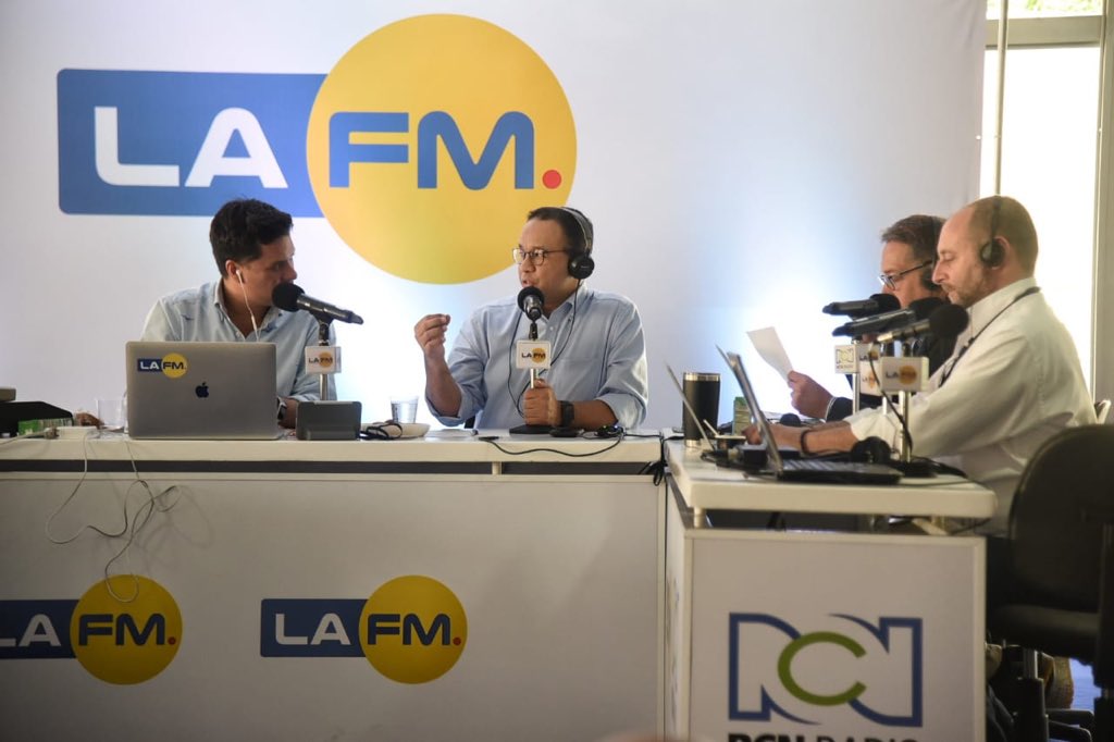 aniesbaswedan's tweet photo. Di sela-sela #WCSMF2019, sempat berbagi kisah Jakarta kepada pemirsa Kolombia. Radio @lafm yang terkemuka di sini, juga kanal televisi @Telemedellin, serta beberapa media cetak dan online, gencar memuaskan rasa ingin tahunya tentang Jakarta....

https://t.co/RbiabChkHx https://t.co/fjjeOYwyBX