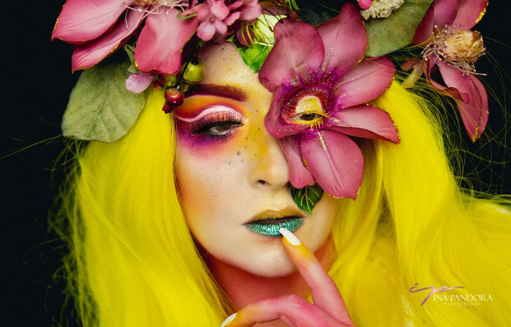 InaPandora's tweet photo. Anyone nervous and anxious and excitingly  waiting for the results??? @NyxCosmetics  can't wait to see the top30 i am sure this year there are sooo many talented entries, what you guys think of my entry ? https://t.co/q7AE70Ccok #nyxfaceawards https://t.co/Xk4UCOUR3c