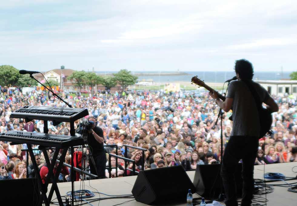 NewcastleTaxis1's tweet photo. Bents Park Festival Concert this Sunday, The Summer Parade, Proper Food and Drinks Festival &amp; much more. 12pm-17.00pm.

Book early with our App and avoid the hassle on the metro!
 
#bentspark #southshields #newcastleupontynetaxis #newcastletaxis  #tyneandwear  #geordie #newcastle https://t.co/WC5BlkpPYn