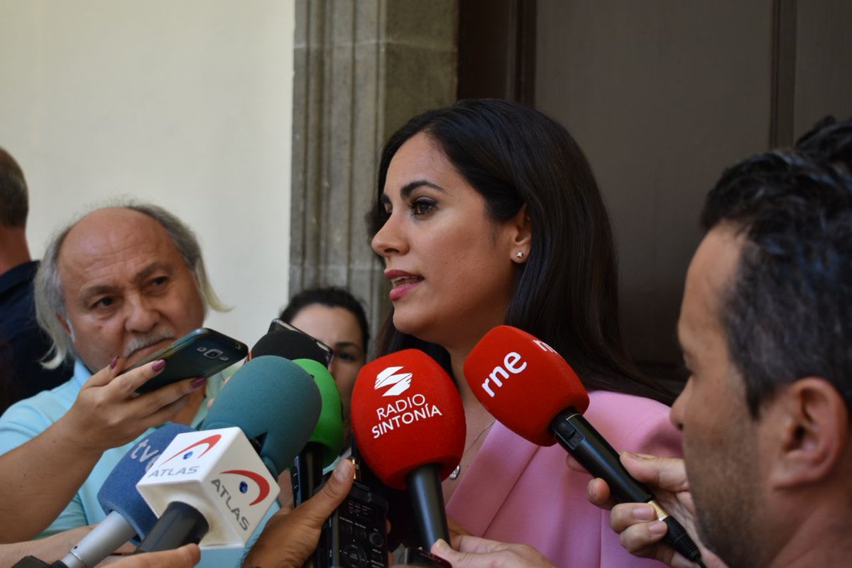 CsCanarias's tweet photo. 📸 @Vidinae "Hemos votado en contra de la investidura del Sr Angel Victor Torres, creemos que la solución no es gastar más, sino gestionar mejor. Además no hemos escuchado ni una sola medida para disminuir los chiringuitos políticos" en @parcan
#CsParcan 🇮🇨 https://t.co/sRWY7PZCTw
