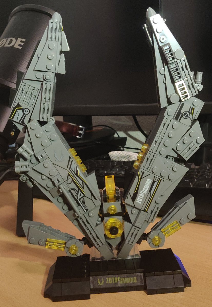Jay_H_N's tweet photo. Dank @ZOTAC_DACH habe ich ein neues Spielzeug auf meinen Schreibtisch.
#eslonecologne2019 - jedes Jahr ein Hammer Event! https://t.co/Bd4oyMh711