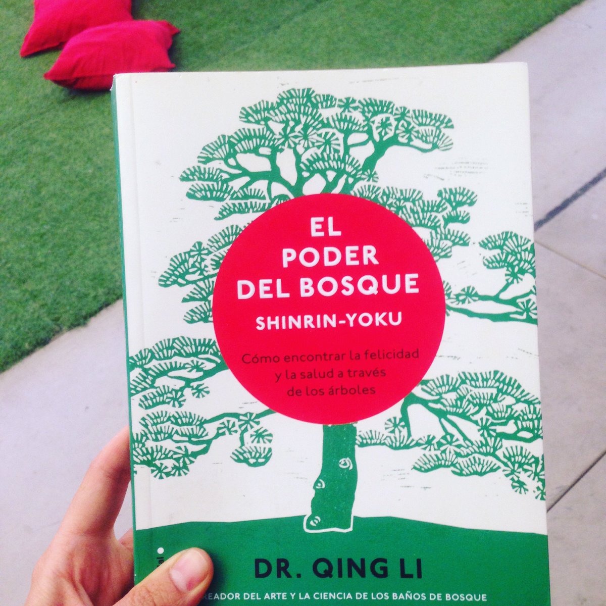 stayhungry_bcn's tweet photo. Otro de los maravillosos libros que nos compartieron en el #SummerlabAT2019  de @pinvisibles 
Un buen acompañante para refrescar el verano
#libros #lecturas https://t.co/GW6TubLN01