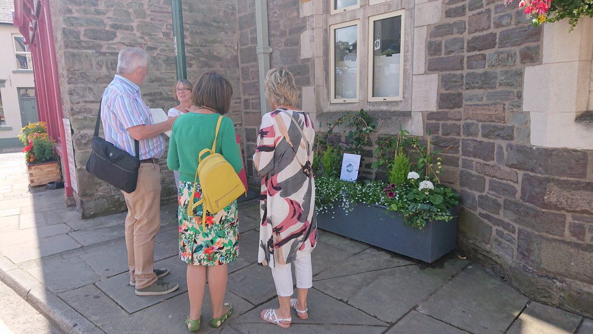 WUFoundation's tweet photo. @TalgarthMatters @walesinbloom @WmPowell2016 @fyitalgarth @peterweavers @SarahShuffell @TalgarthMill @TheBakersTable @BMLUP @TalgarthWAW @bmc_college The sun was shining when Colette showed off our @IYS_Atlantic display! Talgarth looks fantastic, #GrowForTalgarth have done a great job, fingers crossed for a good result! 🤞 https://t.co/l9yZw2O9P5