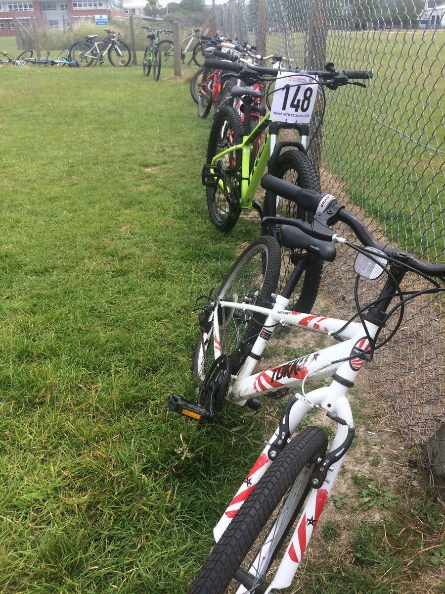 106 wedi cofrestru ar gyfer Ras Feics <a href="/ysgolgymraeg/">Ysgol Gymraeg Aberystwyth</a> pnawn ma!! Y wobr? <a href="/crysmelyn/">Crys Melyn Cycling</a> wrth gwrs!!    <a href="/CeredigionActif/">Ceredigion Actif</a>