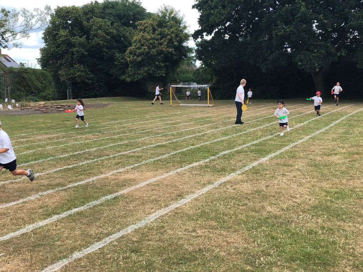 CTK_CPS's tweet photo. Year 6 enjoying PE with reception. #oldesttoyoungest #smile #rolemodels https://t.co/Y2fZyfWwzv