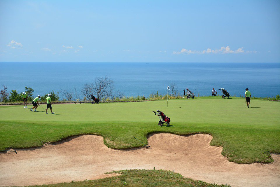Two teams with Bulgarian amateurs have the chance to rank in the top three. Winners will be announced later today.
#Golf #proam #BlackSeaRama #Bulgaria
