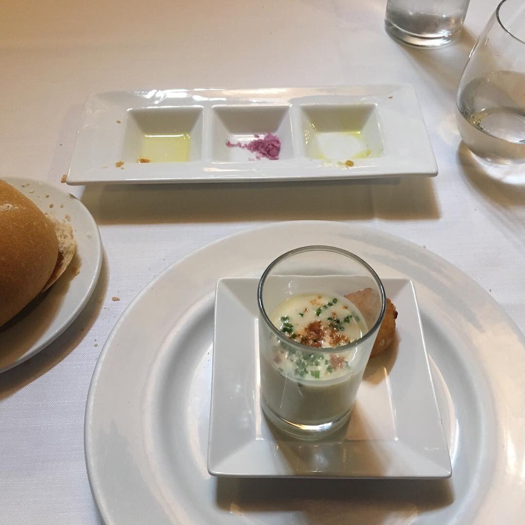 BodegaNegon's tweet photo. Nuevos amigos de #negon muchas gracias por esta fantástica comida. Lugar un 10, comida un 10 y su gente de 11.
@la_vieja_bodega @angelperez8817 #comerbien #boutiquerestaurant https://t.co/Jzeuu0c0zT