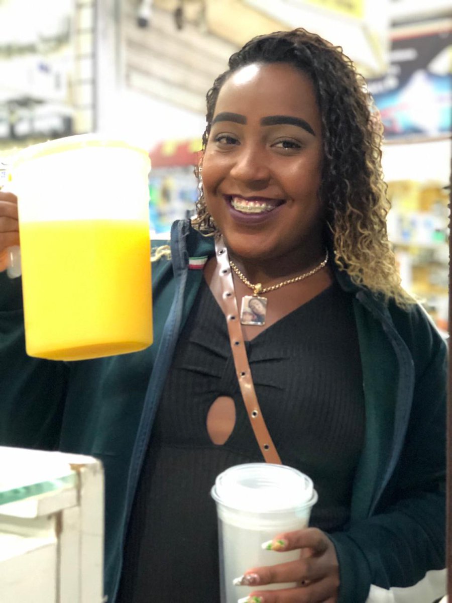 pretakayy's tweet photo. VERGONHA SÓ DE MATAR E ROUBAR , Graças a Deus ganho o meu dinheiro honestamente , sem atrasar o lado de ninguém , até pq mulher que quer andar  cheirosa e bem vestida , acorda cedo e vai atrás do seu ♥️😍🙌🏻

#SucoDeLaranjaPuraVitaminaC😍 https://t.co/RheJrtQPSb