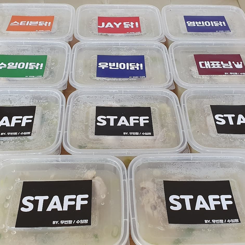 X1_Spain's tweet photo. {#TRANS}

"¡Hemos comido bien!
¡¡Trabajaremos más duro en mostraros preparado un show más guay!!
#Gracias #DSent #StevenKim #JungYoungbin #MaSuil #JungWoobin #Jay #ElStaff #HaComidoBienTambién"

🖇️ https://t.co/KhJzUYmwJE

#PRODUCE_X101 #ProduceX101 #Produce101Season4 https://t.co/3wMaHhMb63