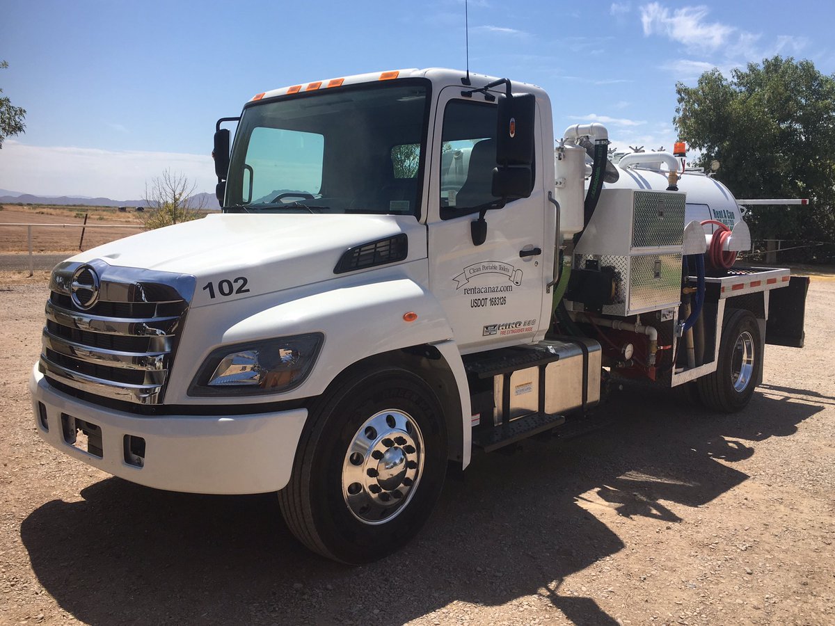 septic1953's tweet photo. #rentacan #toilettruck #Hino we do all are own work https://t.co/NiuUv7obXg